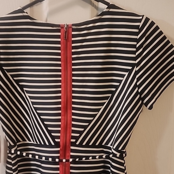 2/20.00 NWT Jessica Simpson Maternity Dress Size small. - Picture 4 of 10